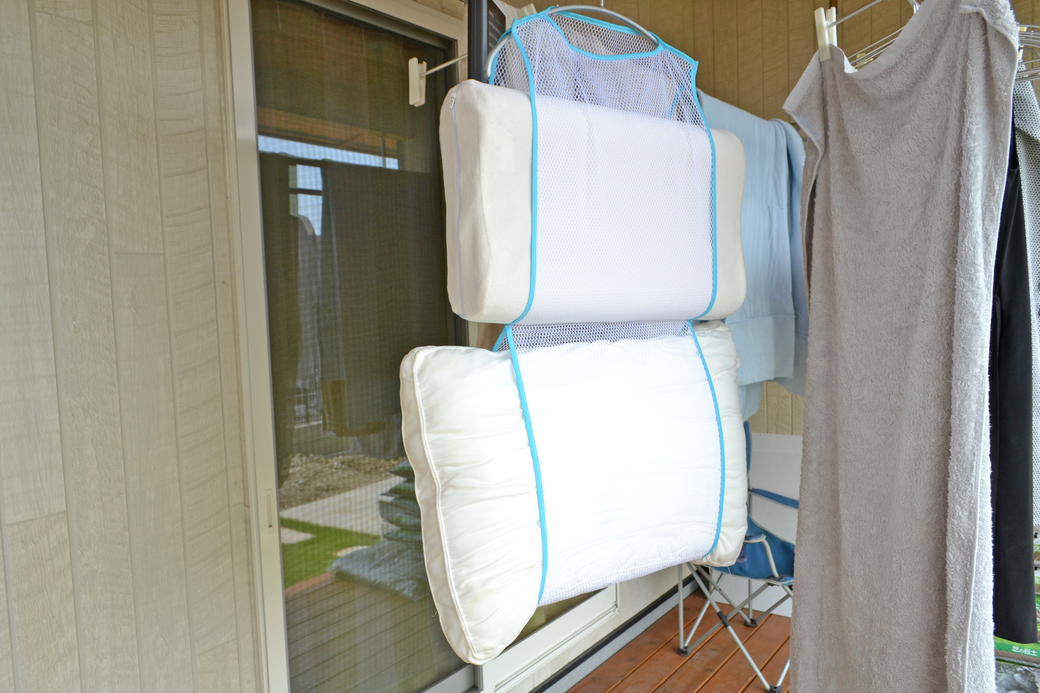 100均ダイソーの枕干しネットが便利 夏の寝室のニオイ対策に Freeq Life フリークライフ