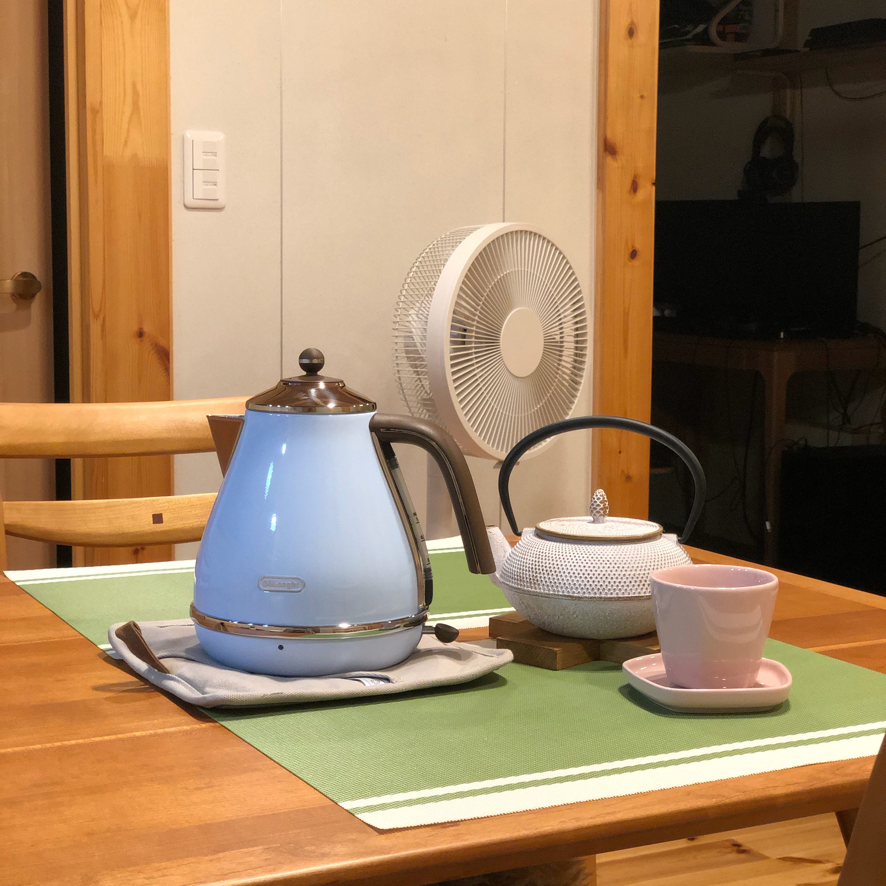 電気ケトルの買い替え 北欧っぽいカラーのレトロ可愛いデロンギに Freeq Life フリークライフ 電気ケトルの買い替え 北欧っぽいカラーのレトロ可愛いデロンギに Freeq Life フリークライフ